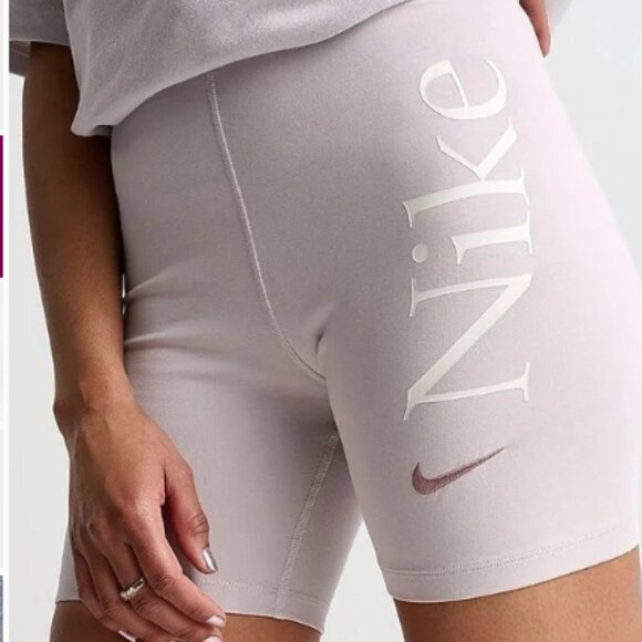 Nike Sportswear Classic High-Waisted 6" Graphic Biker Shorts🆕 FAST⌚📦🏃💨🚚 - Picture 4 of 16